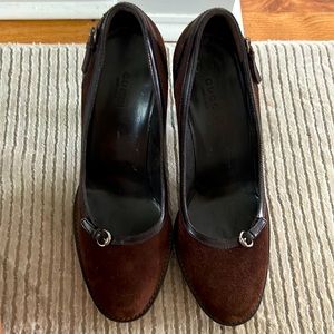 Brown suede Gucci pumps